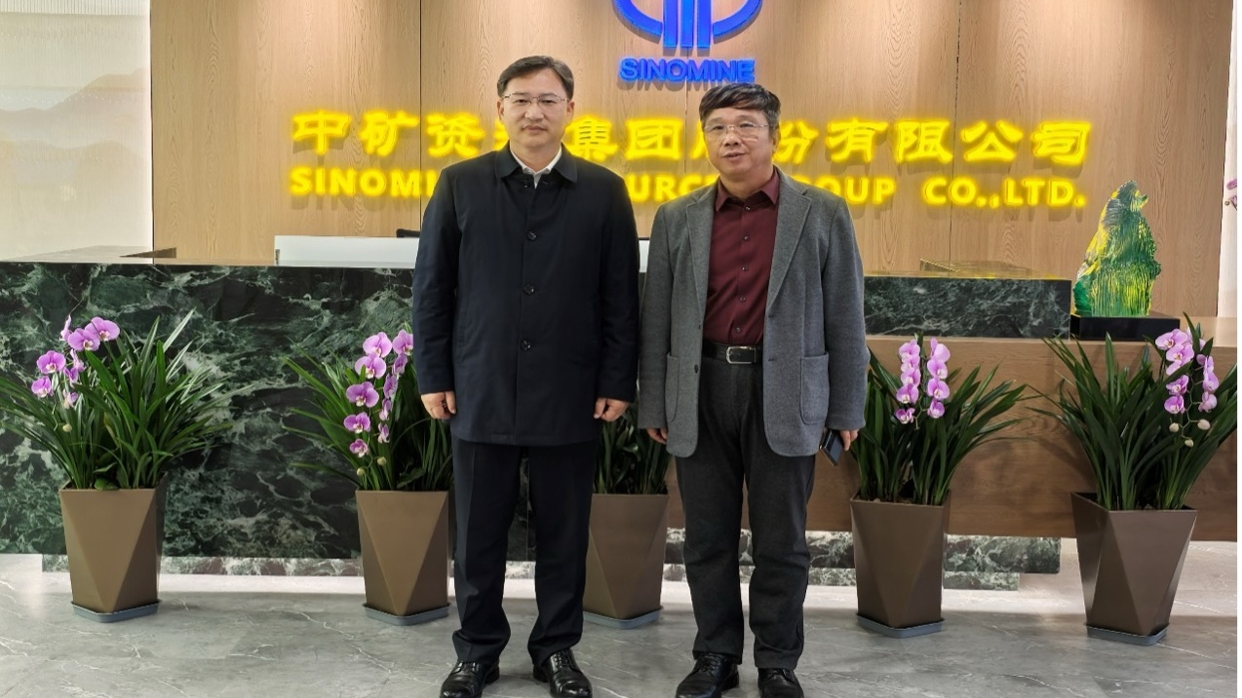 安顺市委郑光泉书记到访冰球突破资源集团总部