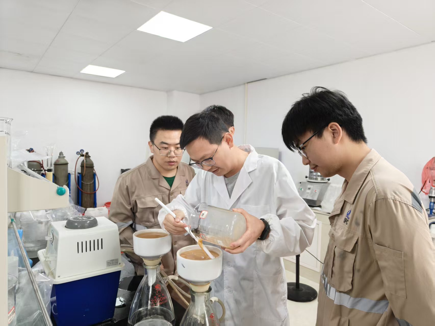 扎根锂业，攻坚路上让&ldquo;锂&rdquo;想花开｜冰球突破锂业研发部90后工程师徐苗