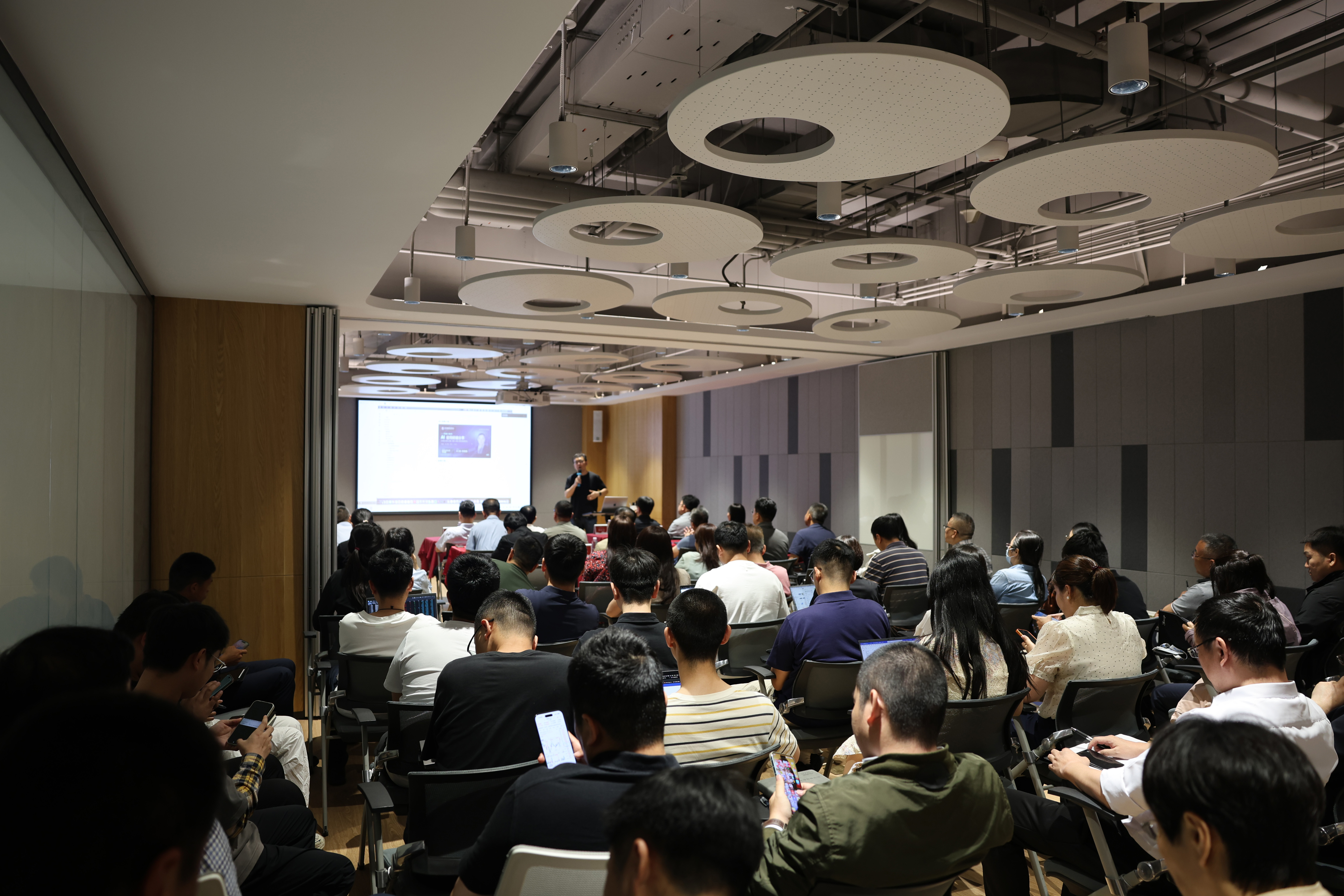 紧跟大数据时期海潮，赋能生涯数字化发展&mdash;&mdash;冰球突破资源集团发展AI专场分享活动