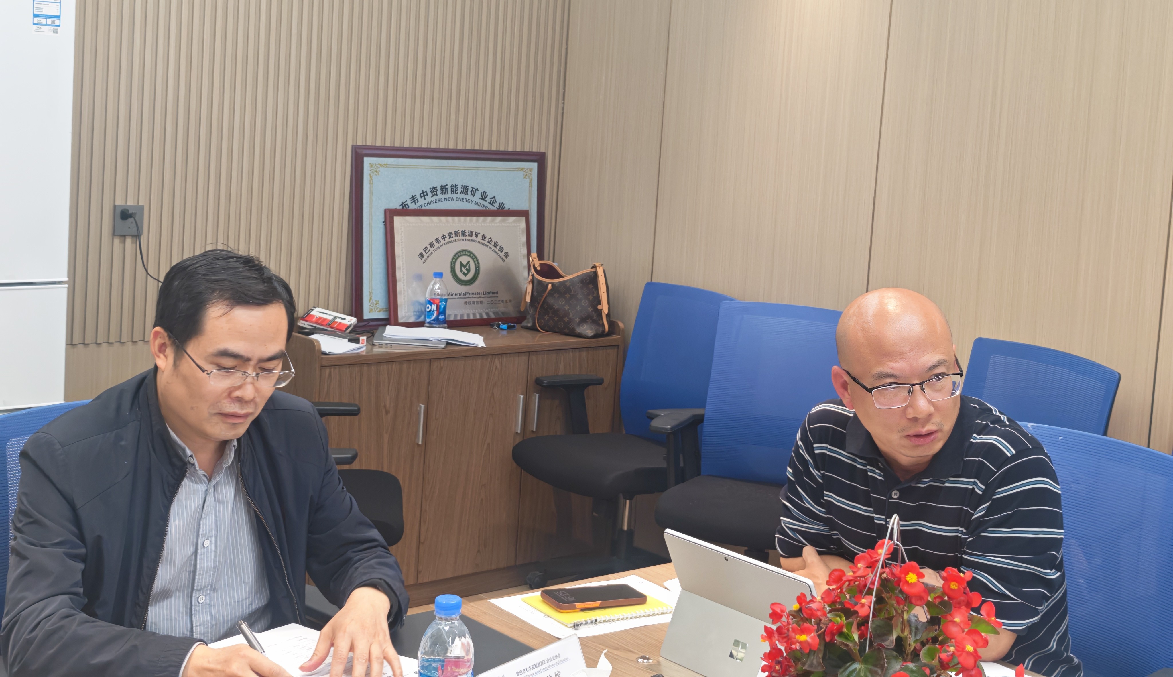 1785372593365705.jpg 新能源协会会长1.jpg